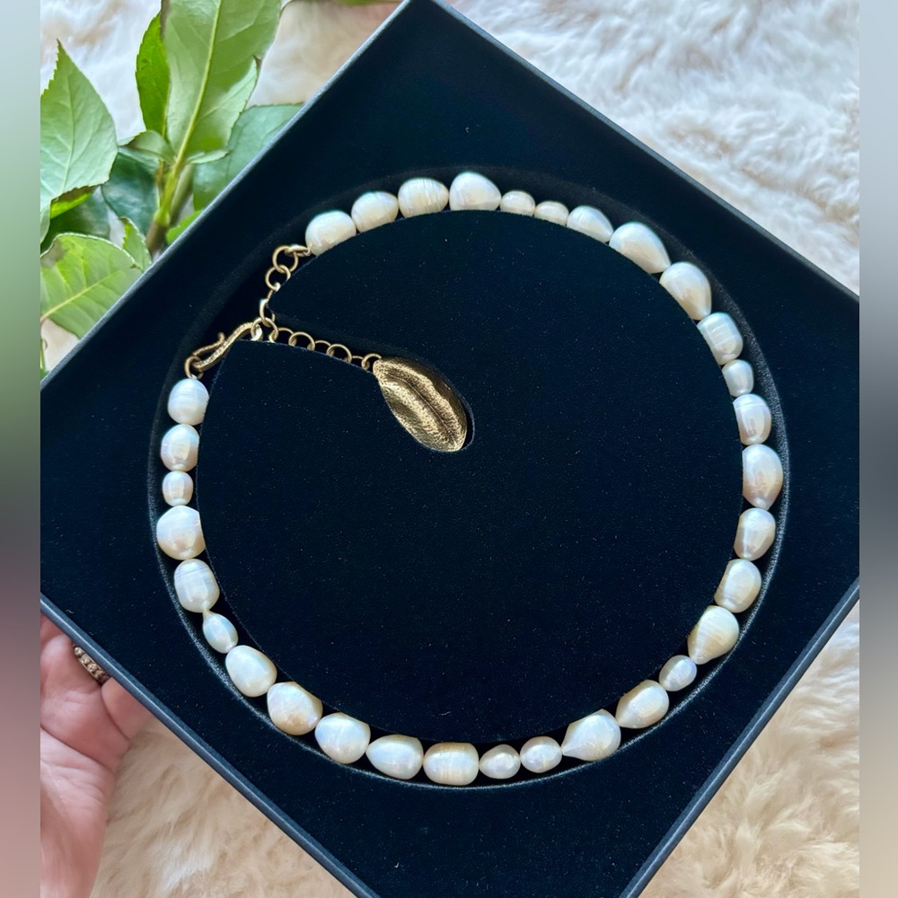 Giambattista Valli and H&M pearl neckless